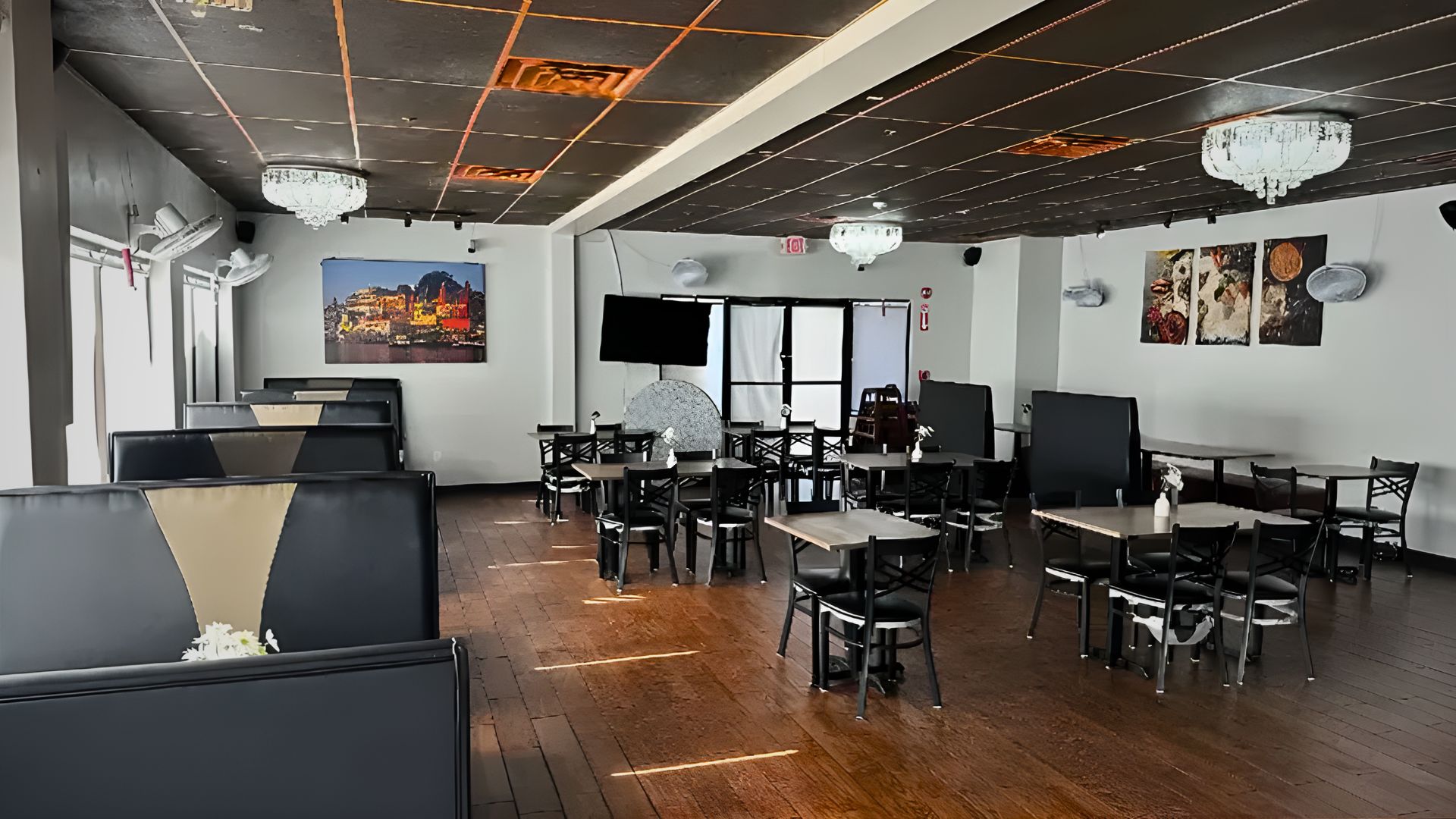 $1.68M Revenue Indian Restaurant – Absentee Owner + Franchise Brand