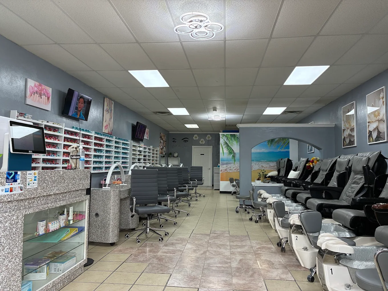 47k revenue 5-Star Rated Nail Salon | Seller Financing